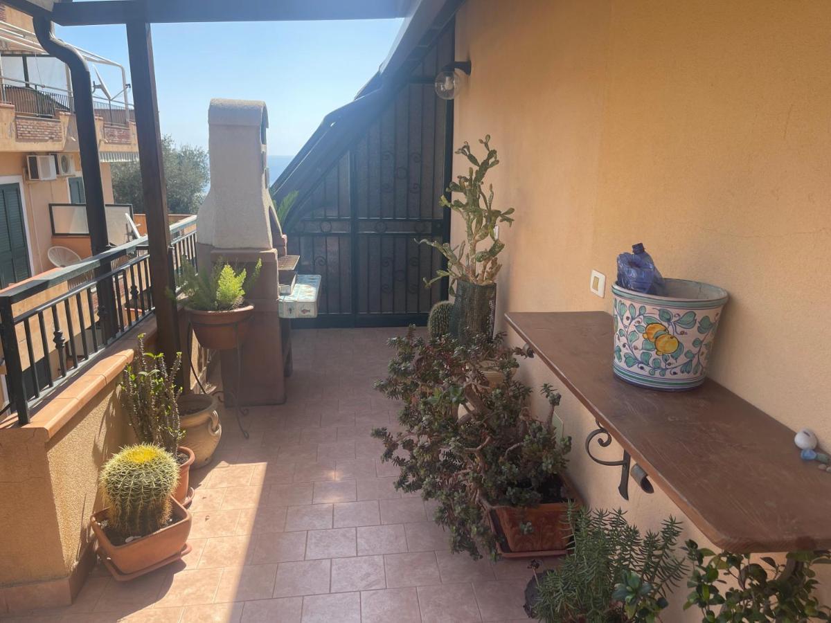 Ferienwohnung Casa Vacanze Cuzari Letojanni Exterior foto